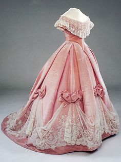 لباس عروسکی کلاسیک