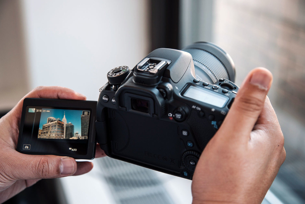 بررسی دوربین حرفه ای Canon EOS 80D فیلم برداری با کانن 80d